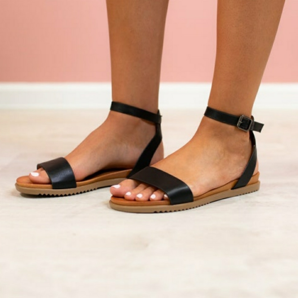 Pierre Dumas Black Ankle Strap Sandals Size 11 NWT - Picture 1 of 9